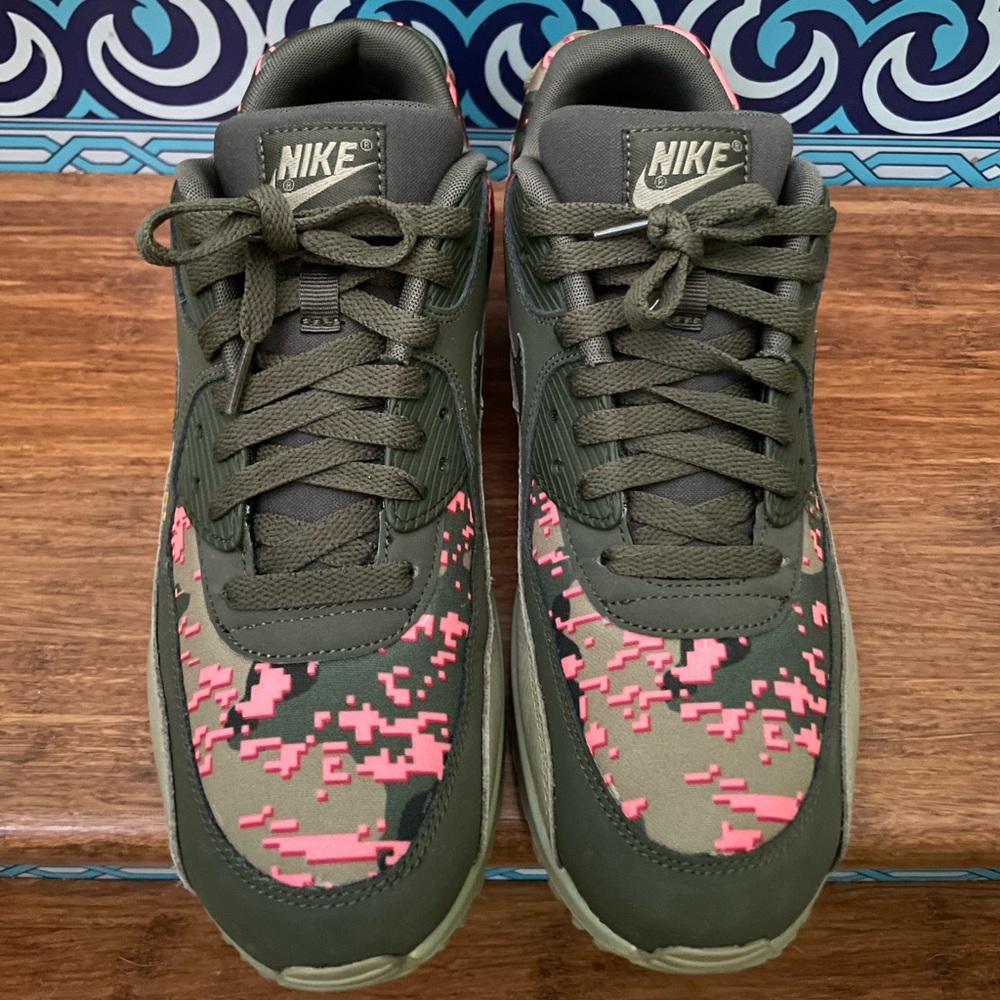 Nike Air Max 90 C Digi Camo Men’s Size 10 Cargo Khaki Pink Olive LIKE NEW